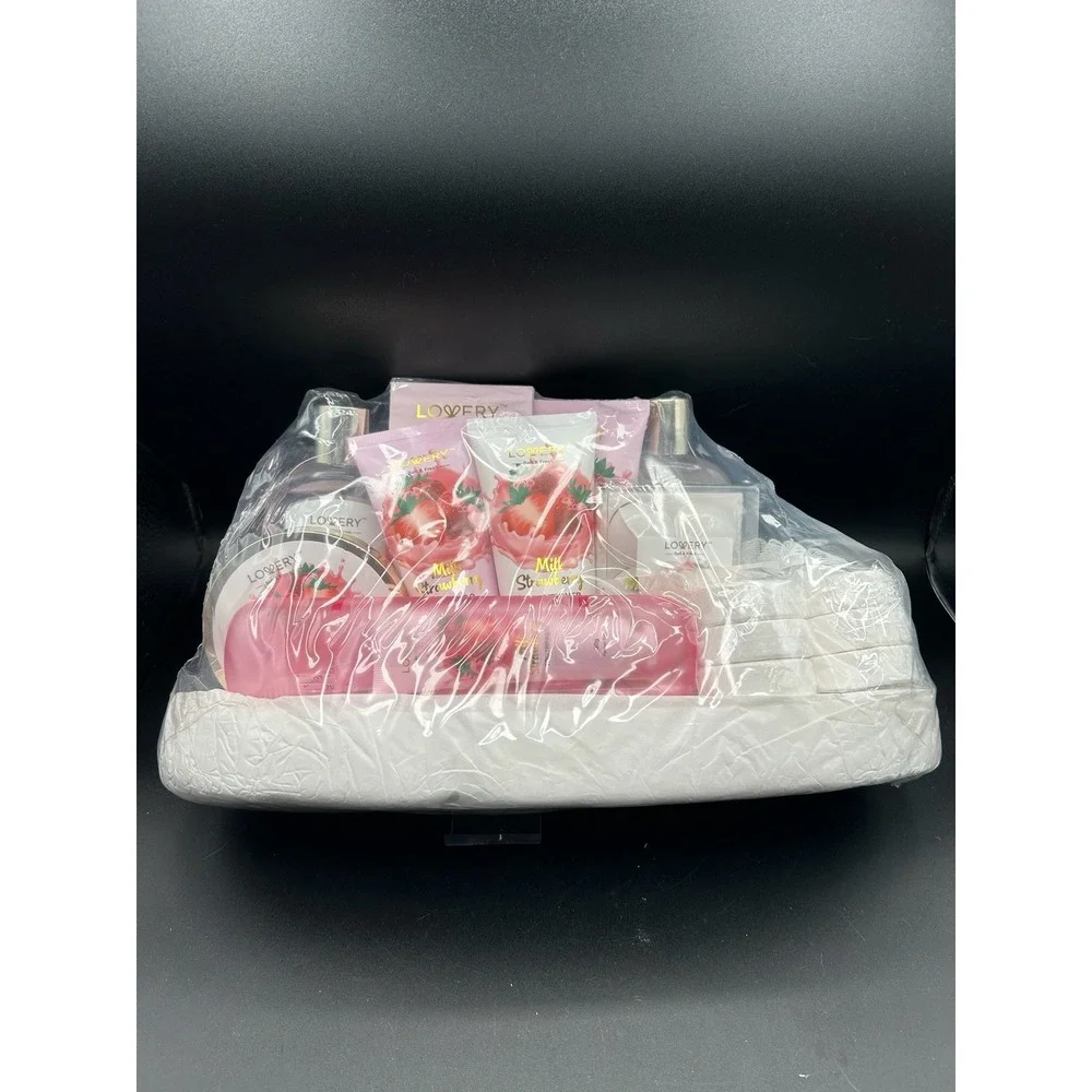 Lovery Home Spa Kit Gift Set – Strawberry Milk Scented Luxury Bath Set